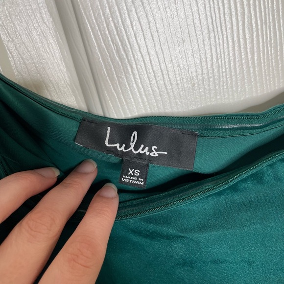 Lulu’s Emerald Green One Shoulder Jumpsuit | XS - Picture 7 of 11
